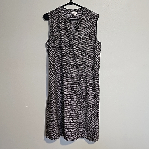 Merona Dresses & Skirts - Merona black and white Midi dress with pockets